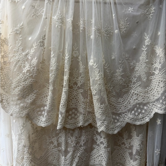 Elegant Lace Women Top in Cream - Picture 6 of 16